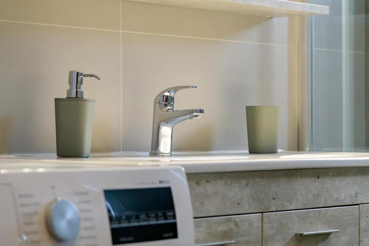 Stylish 2Br Flat With Stunning Views & Prv Parking Apartment Athens Ngoại thất bức ảnh